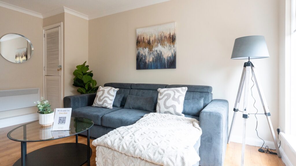 Book insurance stays & accommodation in Paisley instantly via WhatsApp