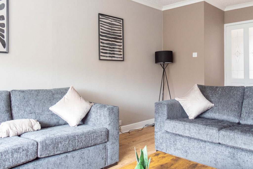 Clean modern room in a flexible 1 month rentals apartment in Glasgow