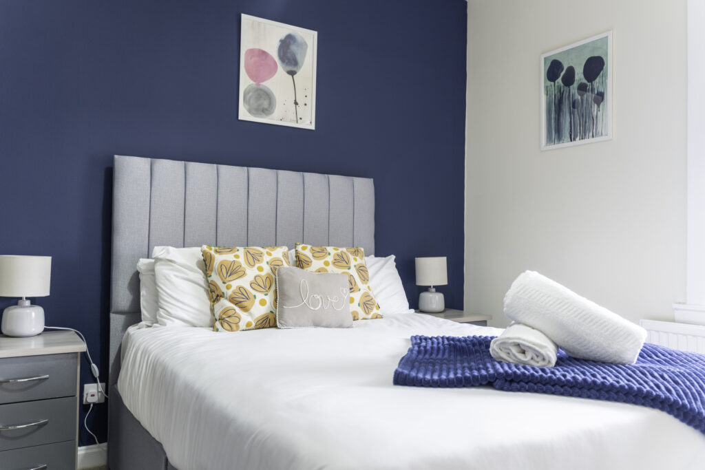 Modern Bedroom in a fully furnished 1 month rental in Livingston