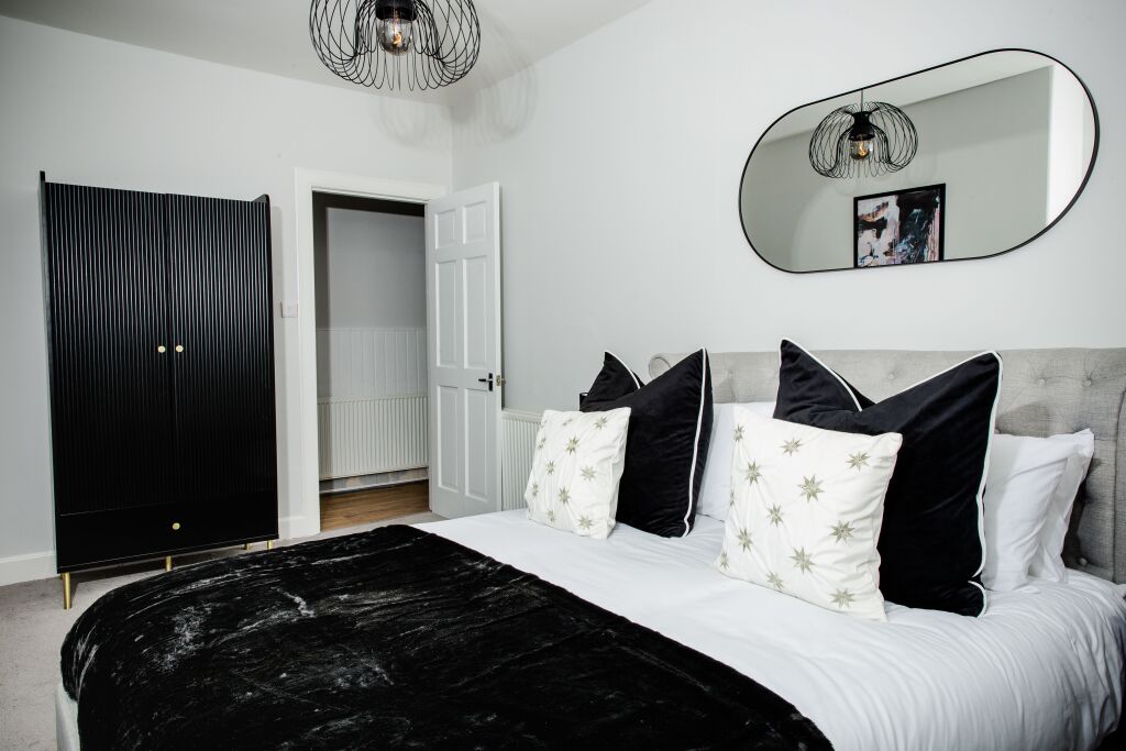 Fully Furnished Short Term Rental Properties in Crieff